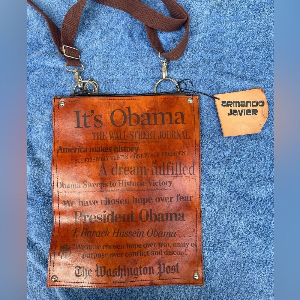 OBAMA PRINTED WALL STREET JOURNAL Genuine leather bag by ARMANDO JAVIER - Picture 6 of 11